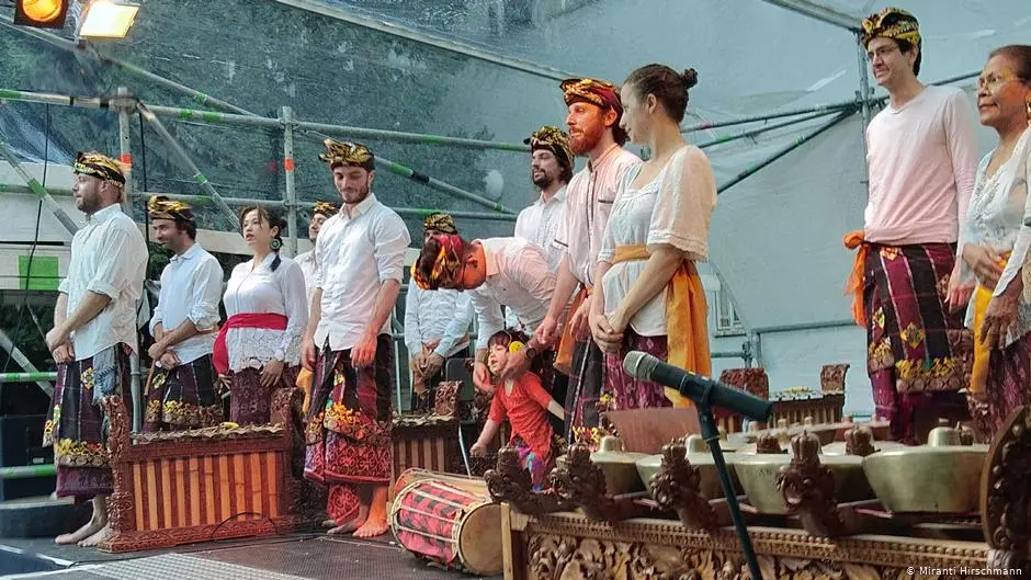 festival tradisional indonesia