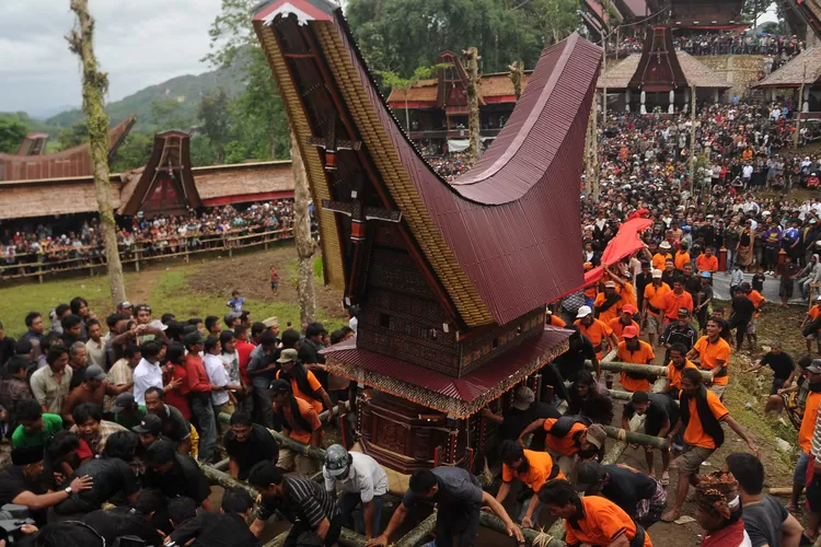 7 Tradisi Unik 2025 Budaya Aneh tapi Nyata di Dunia