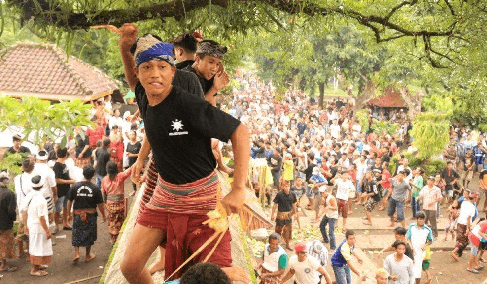 Perang Topat Lingsar Lombok 2025: “Perang” Tanpa Luka, Kekuatan Toleransi Bangsa